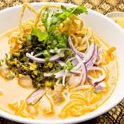 チェンマイ名物 カレーラーメン 「カオ・ソイ」