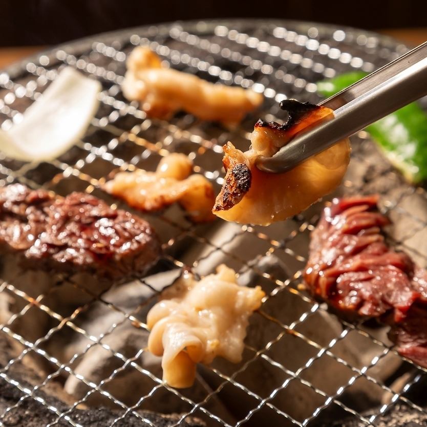 You can enjoy special offal at the traditional popular offal yakiniku ♪ We are open until 11pm ☆