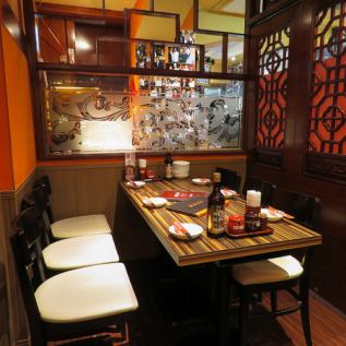 ≪テーブル6名×1≫シックでオシャレな雰囲気のお席。味だけでなく雰囲気も本場中国を感じられる空間になっています！