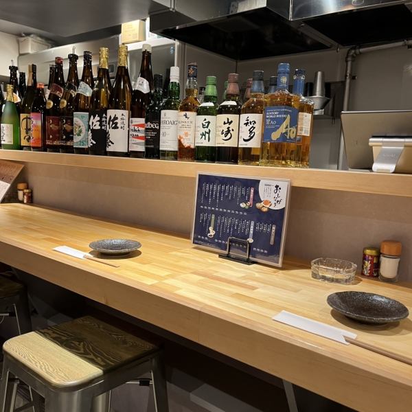 【お一人様も大歓迎!】カウンター席を多数ご用意しておりますので、お一人様や少人数で楽しみたい方にもぴったりです♪仕事の疲れを忘れてお食事をお楽しみください!駅チカなので会社帰りにも立ち寄りやすいです。