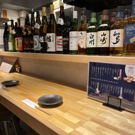 カウンター席が8席ございます。お一人様や少人数でのご利用にぴったりで、落ち着いた雰囲気の中でお食事をお楽しみいただけます。お仕事帰りや休日に、気軽に立ち寄ってリラックスした時間をお過ごしください!