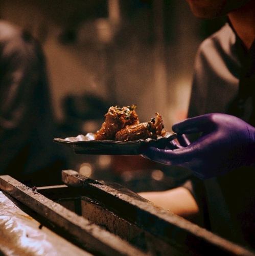 【HIGASHI 名物もつ煮込み含む宴会串焼きコース】2時間飲み放題付き