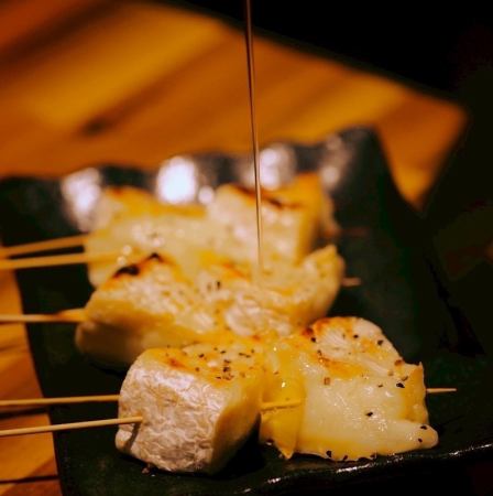 甘じょっぱ革命【ハニーカマンベールチーズ串】