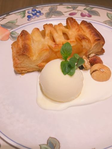 林檎パイ(バニラアイス添え)