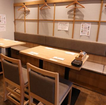 木を基調とした温かみのある店内には、全21席を完備。夜は17時~営業しており、仕事終わりや早めの時間からも大歓迎です。さらに、西新駅から徒歩5分とアクセスも良く、女子会や会社の宴会にもおすすめです!