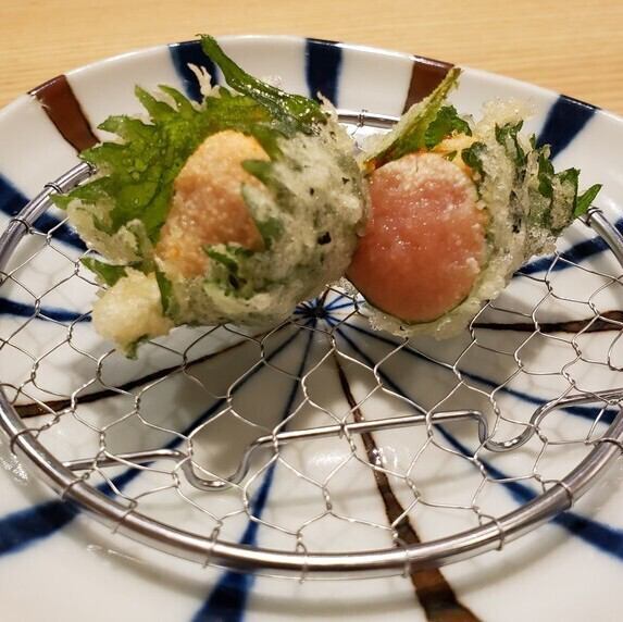 サクッとした薄衣が自慢な天ぷら【明太子しそ巻き】