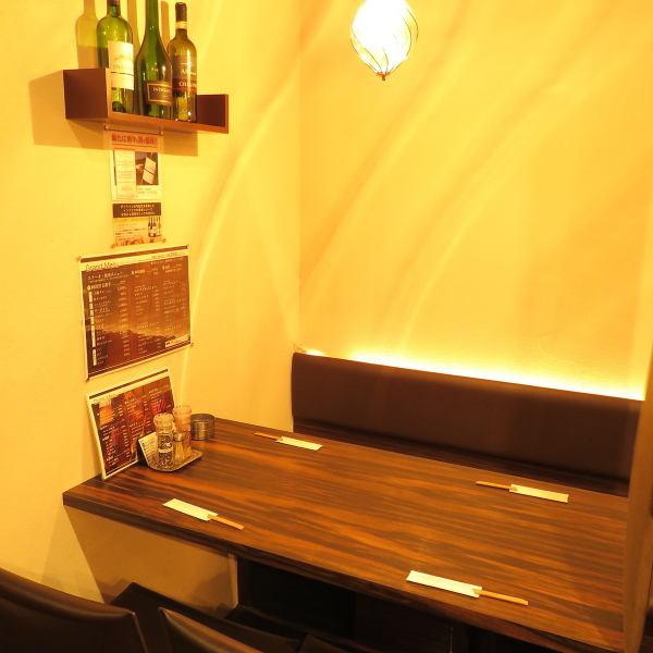 テーブル席は、4人掛け席で落ち着いた空間！仲間内での飲み会や仕事帰りの飲み会など様々なシーンで使っていただけます。