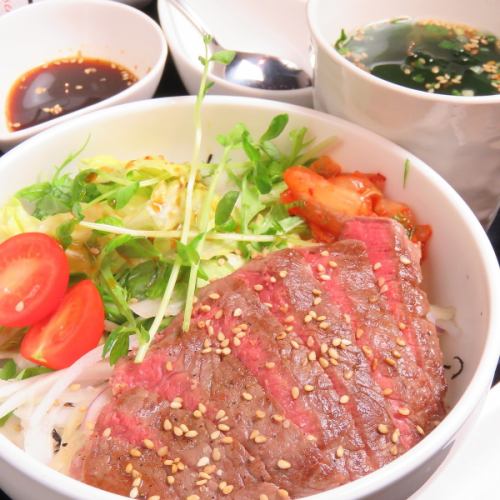 路地庵のステーキ丼(スープ付)