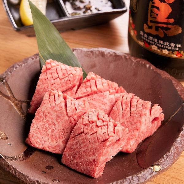 【브랜드 사츠마 와규】 붉은 고기(와규 모모) 150g 1,430엔(부가세 포함)