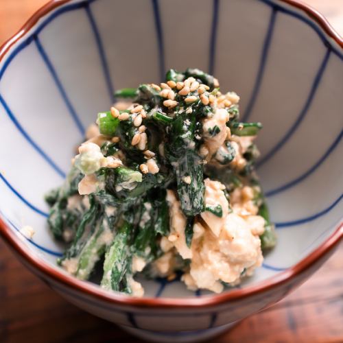 Spring appetizer using seasonal ingredients [Chrysanthemum with Shiraae sauce]