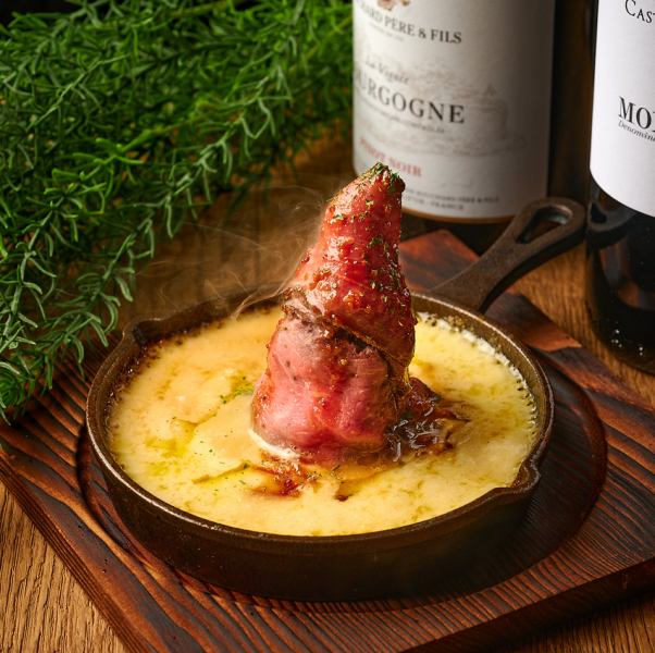 看板メニューの『チーズの海に溺れる料理』シリーズ!!まずはこちらの料理をお試しください！