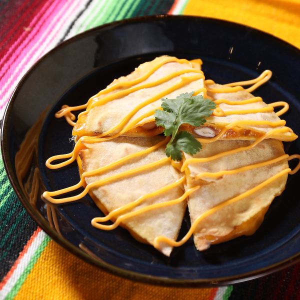 [Recommended a la carte] 2 types of quesadilla 900 yen (excluding tax)