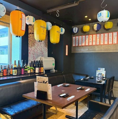 【ソファー席:3~5名様×3卓】居心地抜群!ゆったり寛げる片側ソファー 座り心地の良いソファー席は誕生日など特別な日のご利用におすすめ◎心安らぐ空間でゆったりと食事を楽しみませんか?ソファー席を希望される場合はご予約の際お申し付けください。