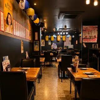 【ソファー席:3~5名様×3卓】居心地抜群!ゆったり寛げる片側ソファー 座り心地の良いソファー席は誕生日など特別な日のご利用におすすめ◎心安らぐ空間でゆったりと食事を楽しみませんか?ソファー席を希望される場合はご予約の際お申し付けください。
