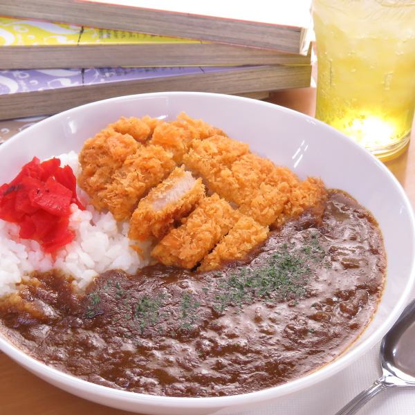 [Extensive food menu] Curry rice topped with jumbo cutlet for 750 yen, etc.