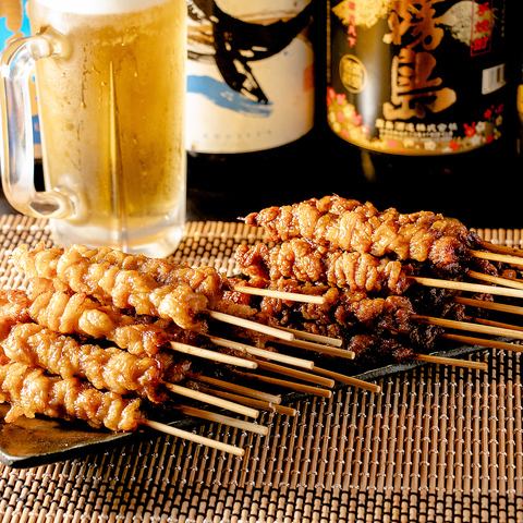 Takenoya's specialty, ``Guruguritori Skin Skewers'', is a must-try dish with many repeat customers!
