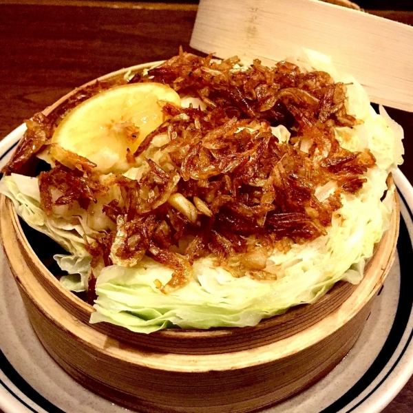[Most Popular!] "Steam Cabbage" made by steaming local cabbage in a short time and adding garlic and sakura shrimp sauce