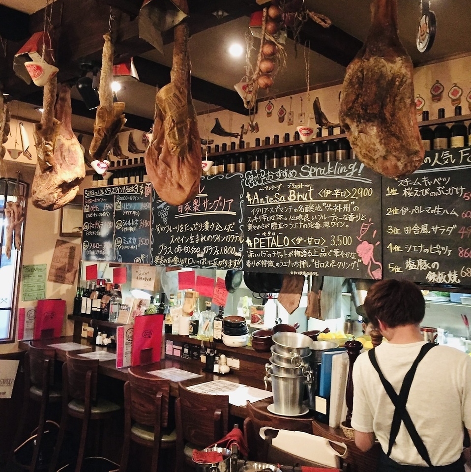 可愛らしくお洒落な海外風の店内は、女性の方にも人気です♪