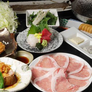 [與特別的人一起用餐] 3種湯料選擇的火鍋套餐。Rabuta套餐4,900日元，共8道菜☆