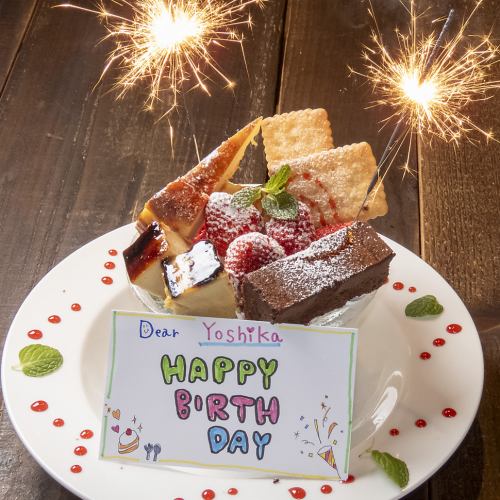 非常適合慶祝生日和周年紀念日★煙火驚喜♪帶有留言卡的新鮮草莓球凍糕