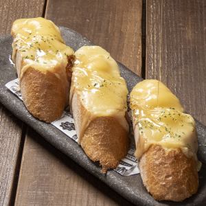 Raclette cheese bruschetta