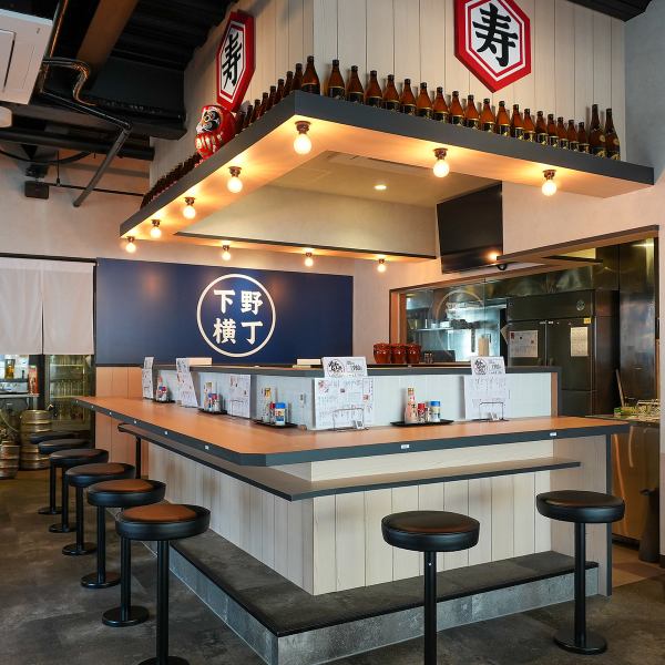 当店は明るく元気な雰囲気が魅力！会社仲間との宴会や友人との飲み会、二次会にもぴったりです。笑顔と笑い声が飛び交う空間で、美味しい料理とお酒を楽しみながら、思い出に残るひとときを過ごしませんか？貸切利用も可能なので、大人数のパーティーやイベントにも対応◎ご利用の際はお気軽にご相談ください！