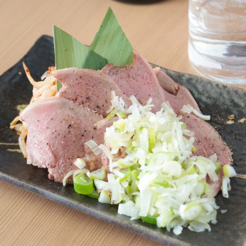 鮮度抜群！贅沢タン刺し639円♪その日のうちに提供！