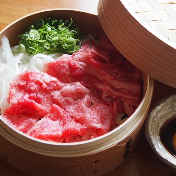 こだわりのお肉本来の味を引き立てる“せいろ蒸し”が自慢です◎