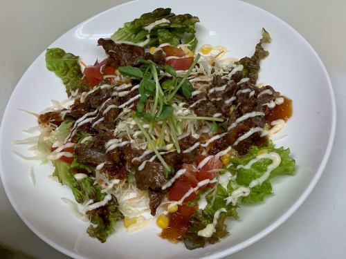 Grilled beef salad with Japanese-style grated radish dressing
