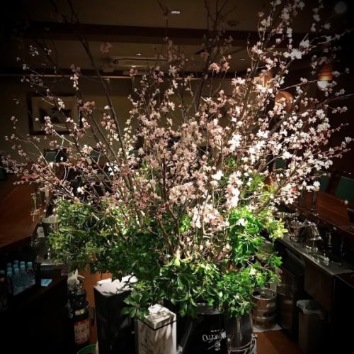 週代わりの生花も見もの