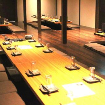 当店は最大70名でのご利用も承ります！宴会シーズンのご予約はお早めに☆※写真は系列店です。