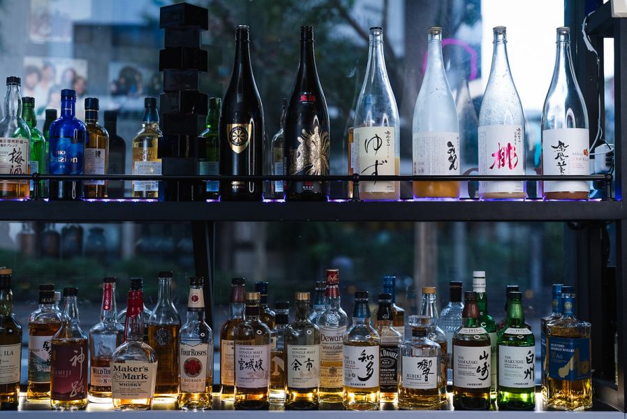 種類豊富なカクテルやウイスキーを片手に、カラオケやゲームで思いっきり盛り上がれる空間。貸切プランも複数あり、人数やシーンに合わせて柔軟に利用可能です。二次会や誕生日会、仲間との打ち上げなど、気心の知れたメンバーとワイワイ過ごすのにぴったりのお店です。