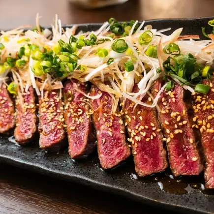 【2h飲み放題付き】サラダ・お刺身3種・揚げ物2種・串7種盛り・和牛に〆まで全9品7000円コース♪