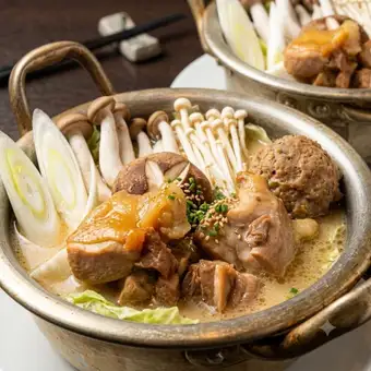 【包含2小時暢飲】冬季暖心四道菜套餐,包含暖心雞肉火鍋和烤串! 4000日圓(含稅),讓您暖身又暖心!