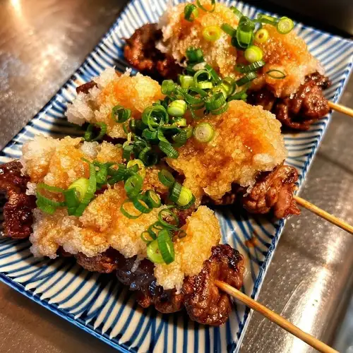肉の旨味を閉じ込め、炭火で香ばしく焼き上げた当店自慢の焼鳥です！