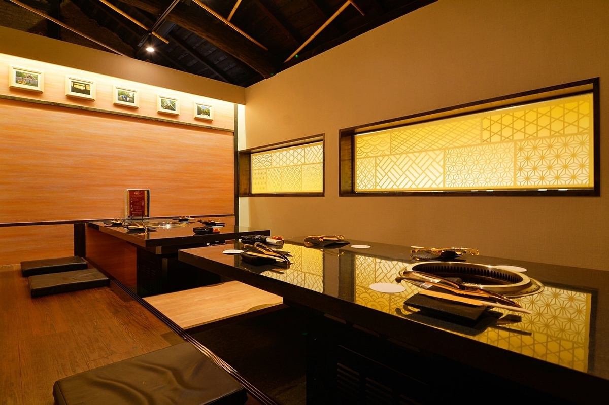 Tatami rooms and sunken kotatsu seats are available.