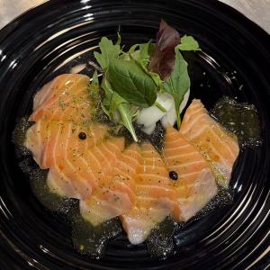 生サーモンのレモンソースカルパッチョ