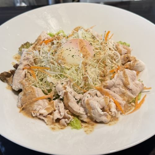 豚しゃぶ温玉サラダ
