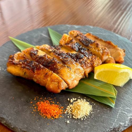 Charcoal-grilled chicken thigh cured with kelp