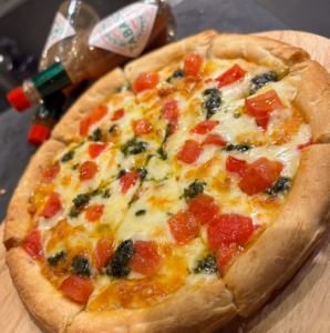 瑪格麗特披薩配新鮮番茄