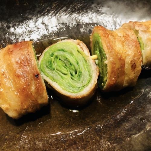Lettuce and pork rolls