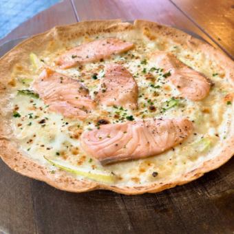 Homemade smoked salmon cream pizza