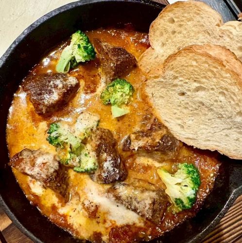 牛タンのトマト煮込み