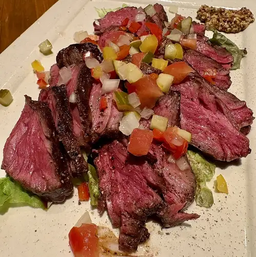 幅広いジャンルのお料理が揃う明石のスペインバル！