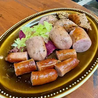 【炭火焼きは格別】☆ソーセージ盛り合わせ！