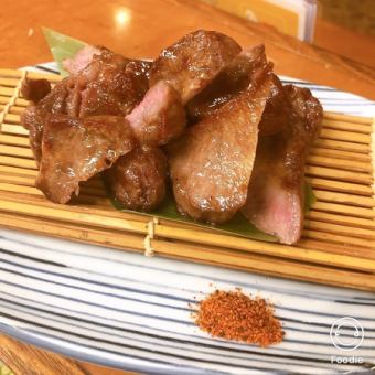 仙台名物　厚切り牛タンの炙り焼き