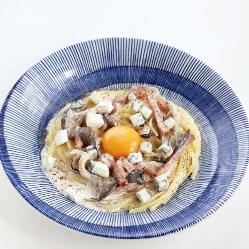 Seasonal Gorgonzola and marbled oyster mushroom carbonara