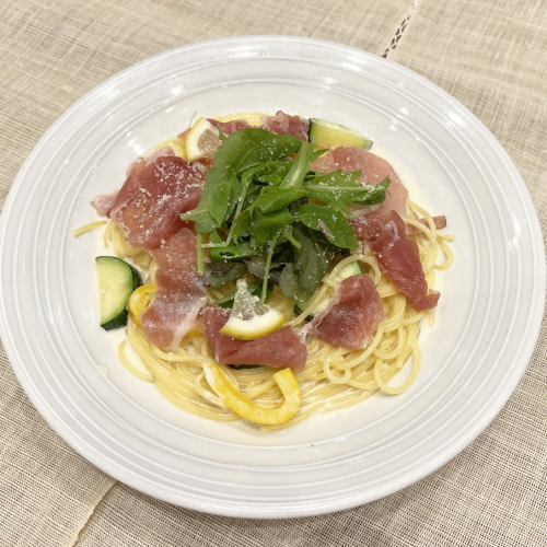 生ハムとズッキーニとベビーリーフのレモンクリーム