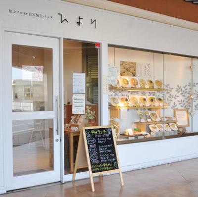 从JR东海道本线南草津站东口步行2分钟！可用于餐饮或咖啡馆。请到日立南草津商店逛逛！
