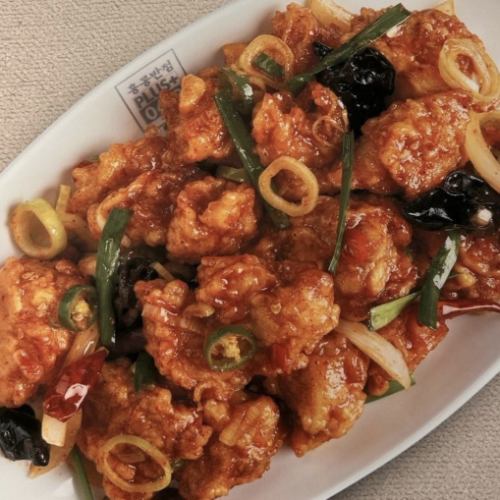 Kampunggi [spicy sweet and sour fried chicken]